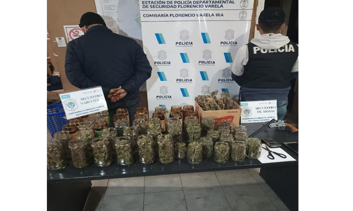 F. Varela: Allanaron tres viviendas y secuestraron varios frascos con marihuana